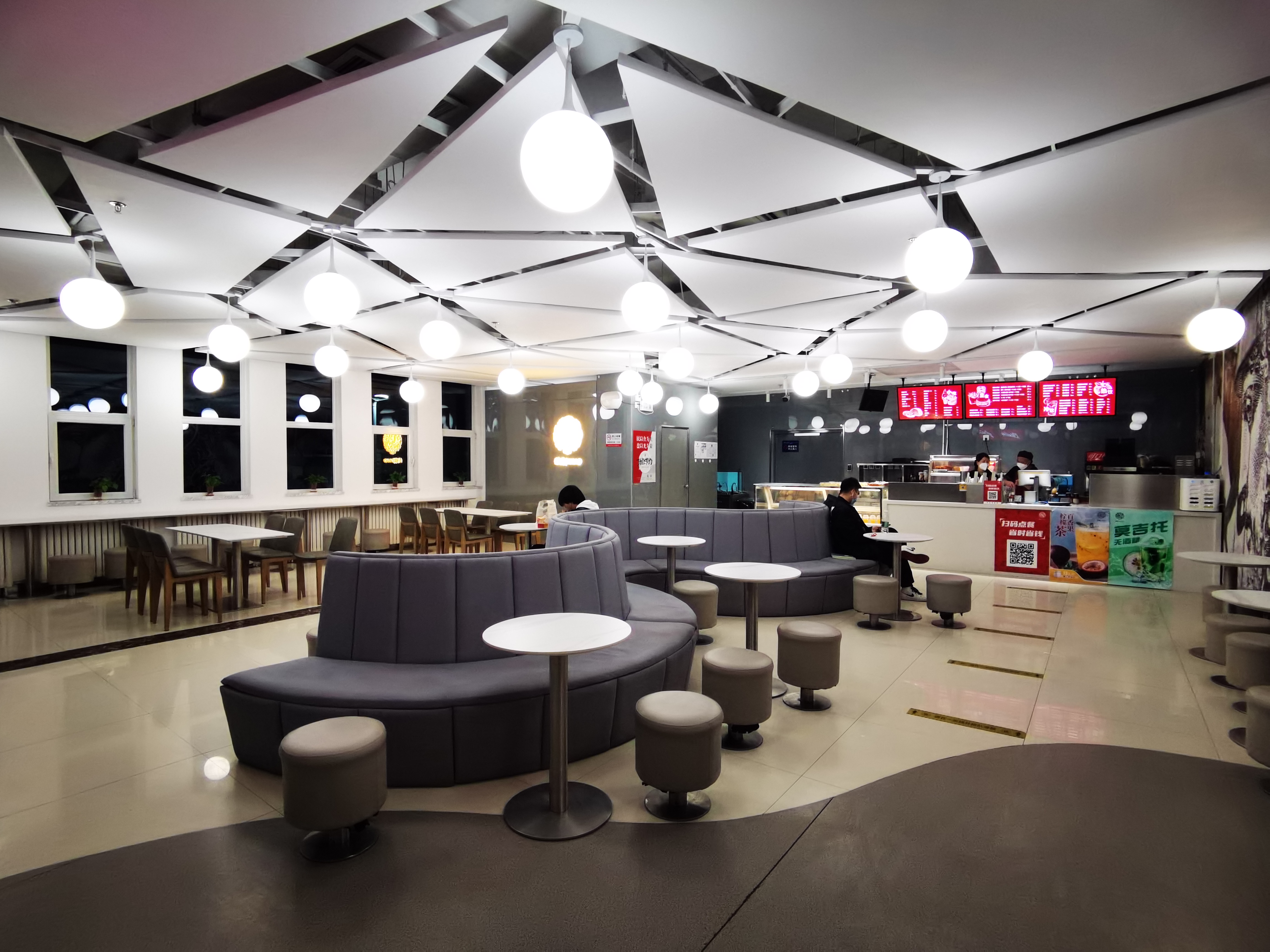 一層咖啡廳.jpg